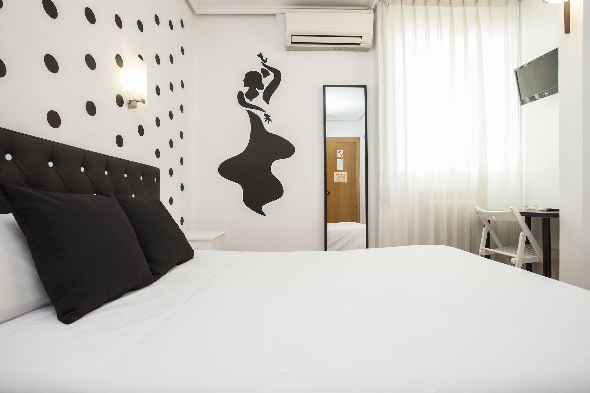 Hotel De La Musica 2*