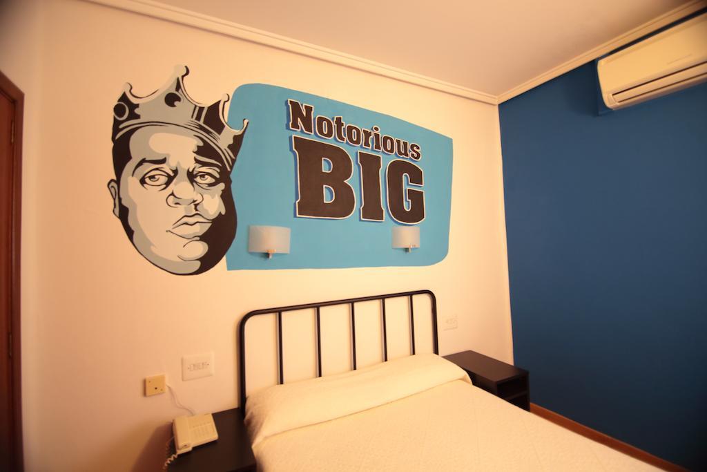 Hotel De La Musica 2*